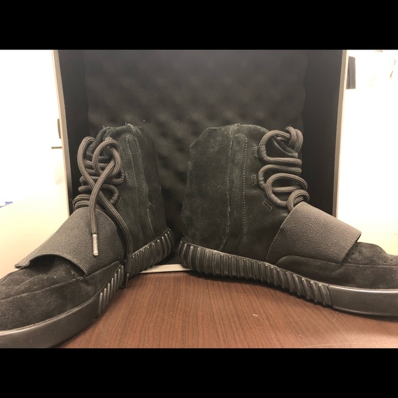 Yeezy 750 Black - Picture 2 of 7